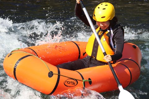 【高知 四万十川・半日・パックラフティング】1人乗りツアー（3時間・写真データ付）