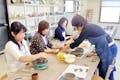手びねり体験では、紐作りや型に粘土をはめる作陶方法で、ステキな器を作ります。