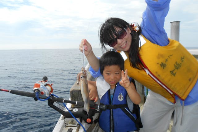 【函館・海釣り】名物「イカ釣り」に挑戦！アタリを待って一気に釣り上げよう