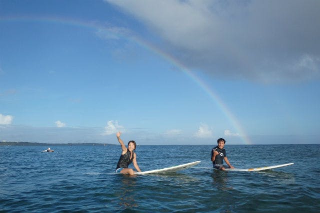 糸満市のPADOPADO OKINAWAが、沖縄でのサーフィンをサポートします。