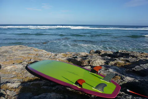 【沖縄・糸満・サーフボードレンタル】時間を有効活用！自由気ままにサーフィンしよう