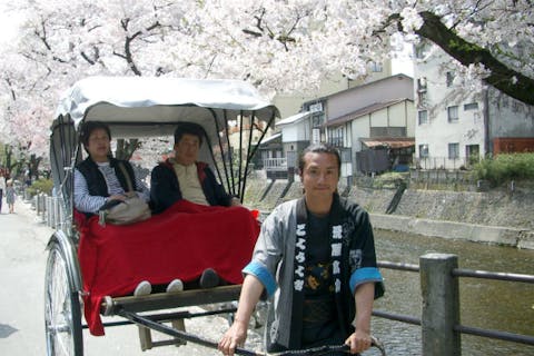【飛騨高山・人力車】旅行気分を盛り上げる！心のこもった歴史遊覧ツアー