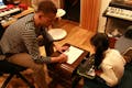 お子さまから年配のお客様まで楽しめる体験です。歌や絵本の朗読をレコーディングしましょう。