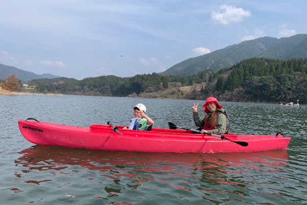 熊本・美里町】みずのとらベル隊×ゴーネイチャーコラボ企画「肥後みどりかわ湖 カヤック体験」｜アソビュー！