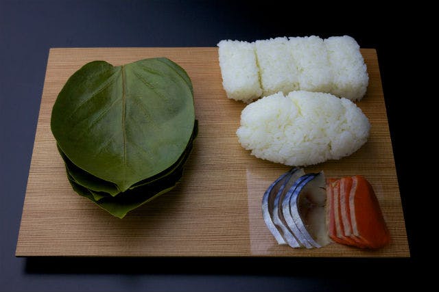 奈良町・料理体験】柿の葉ずしづくりは、奈良での食育にピッタリ！鯖＆鮭・8個入りプラン｜アソビュー！
