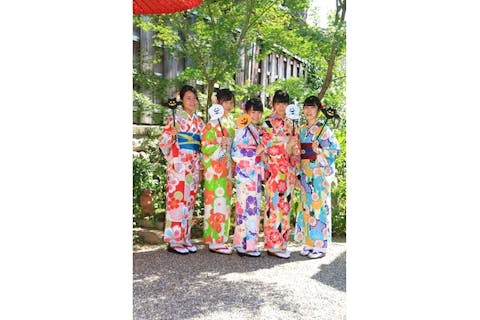 京都 祇園 着物 浴衣レンタル 25歳以下の学生にお得 1000着以上の着物から選べる 小物フルセット着物 浴衣プラン アソビュー