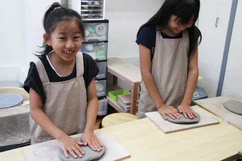 【神奈川・横浜・陶芸】好きなキャラクターの陶器もつくれる！キッズ陶芸体験（手びねり）