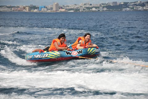 【沖縄・宜野湾】絶景パラセーリング＆絶叫バナナボート×ボートシュノーケル付／無料撮影サービス付き