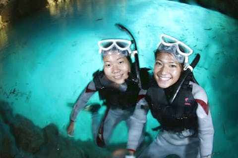 【沖縄・宜野湾・3大アクティビティ制覇】青の洞窟スノーケル＆パラセーリング＆絶叫バナナボート