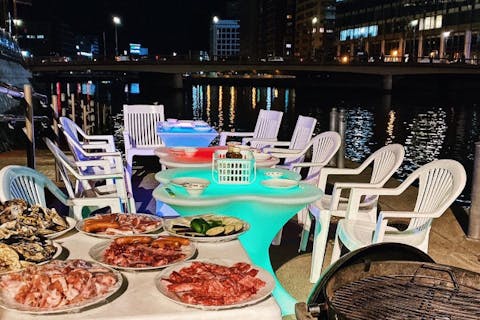 【福岡・天神・クルージング】クルージングしながら、極上のお肉を味わおう！BBQコース（貸切）