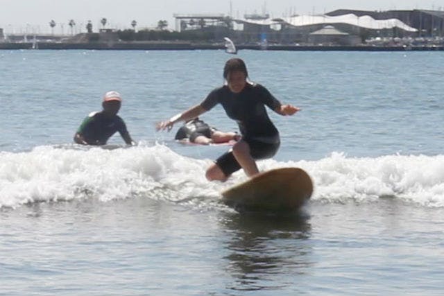 神奈川・湘南・サーフィンスクール】夕暮れの中で波乗り！サンセット