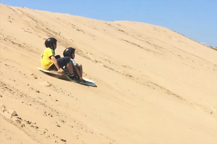 鳥取砂丘 サンドスライダー 砂の上でソリすべり サンドスライダー アソビュー
