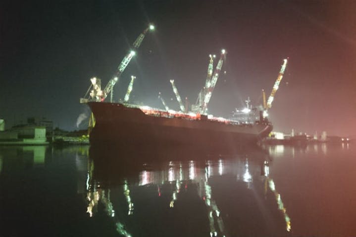 青森 八戸 屋形船 工場夜景 大型漁港を眺めよう 乗船 うみねこ餌づけ 夜プラン アソビュー