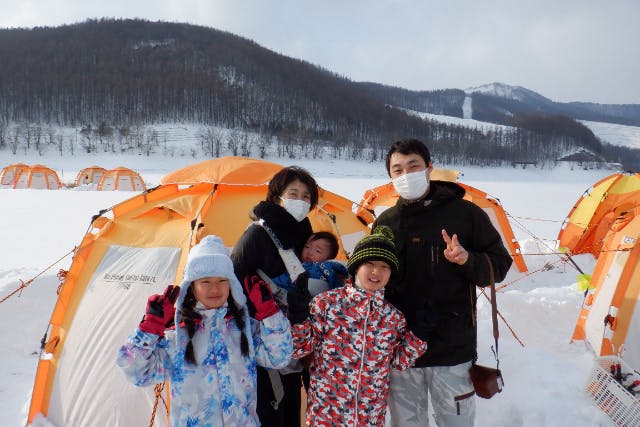 【北海道・富良野・釣り体験】冬ならではの風情を満喫！氷上ワカサギ釣り・半日ツアー