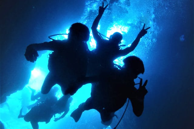 【青の洞窟❤️お一人様専用貸切体験ダイビング】GoPro写真動画すぐ無料転送！無料タオル・サンダルレンタル☆当日予約・初心者大歓迎☆1グループガイド貸切♪レビュー高評価多数店♪