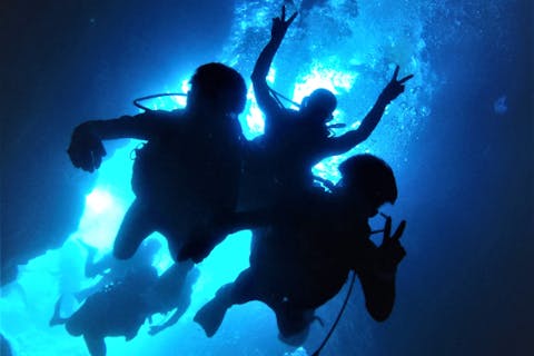 【青の洞窟❤️お一人様専用貸切体験ダイビング】GoPro写真動画すぐ無料転送！無料タオル・サンダルレンタル☆当日予約・初心者大歓迎☆1グループガイド貸切♪レビュー高評価多数店♪