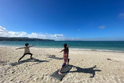 【沖縄・恩納村・ヨガ】沖縄国頭村でモーニングビーチヨガ「鏡地（かがんじ）ビーチ」★初心者歓迎＜国頭村｜2名様～＞