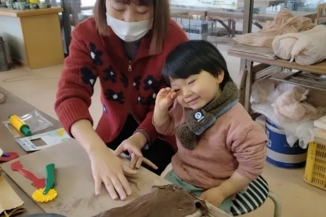 【群馬・みなかみ町・陶芸体験】みなかみ町ならではの陶器、月夜野焼をつくろう！手びねりコース