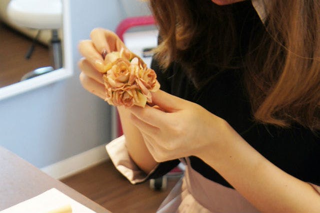 Fleuriste mignon（フルリストミニョン） (豊島区・池袋・巣鴨・大塚・目白 フラワーアレンジメント教室)の「【東京・池袋フラワーアレンジメント】池袋駅から徒歩約5分！アーティフィシャルフラワー製作（15×18cm）（しっかりアレンジレッスン）」の画像