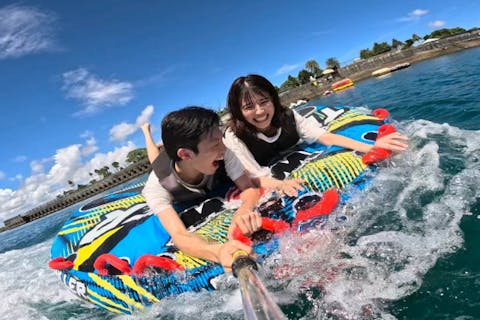 【沖縄・那覇・宜野湾】 沖縄で爽快スプラッシュ！迷ったらコレ！サクッと海遊び♪当日現地で乗り物を1点選べるお手軽ライトプラン