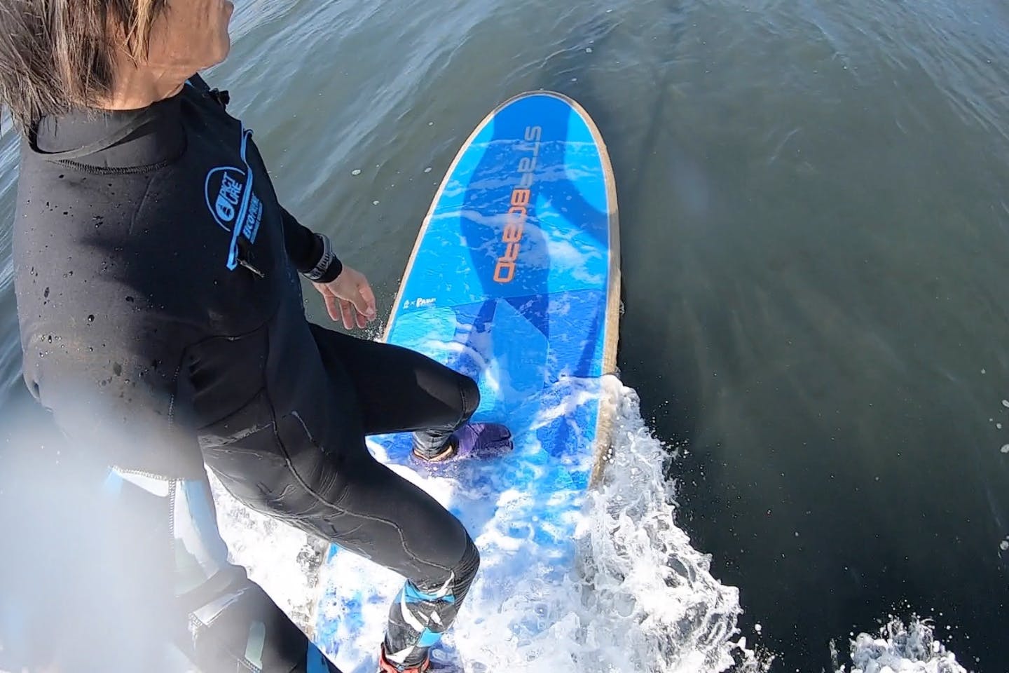 【神奈川・茅ヶ崎・SUP】簡単に立てる！パドルを漕いで進むSUPサーフィン体験