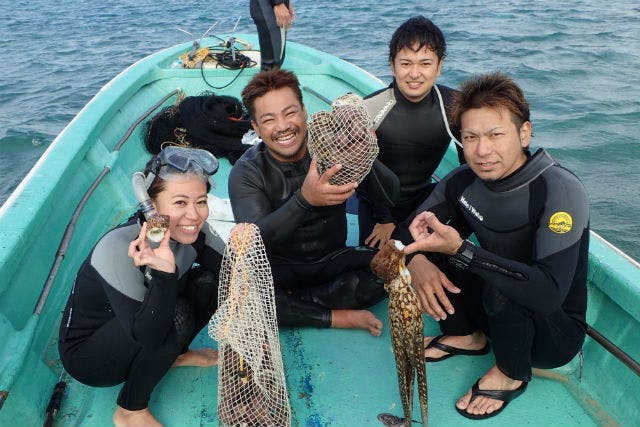 沖縄 漁業体験 海の恵みをいただきます 5歳からok 貝採り漁プラン アソビュー