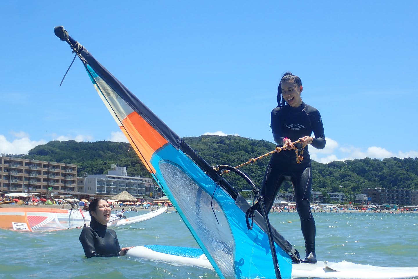 【神奈川・逗子・ウィンドサーフィン】風をつかまえて海を走ろう！ウィンドサーフィン（初回・半日）