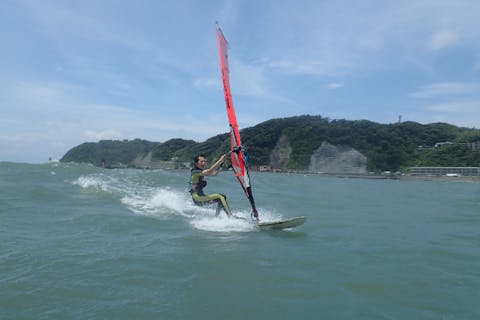 【神奈川・逗子】経験者向け！ウインドサーフィン1日コース