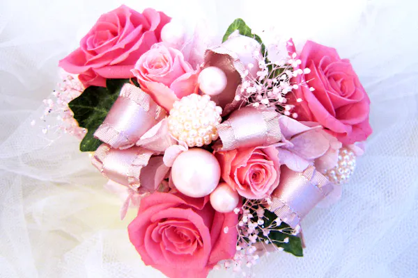 神奈川・瀬谷・プリザーブドフラワー】バラとパールを散りばめて