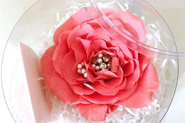 神奈川・瀬谷・プリザーブドフラワー】コサージュにも髪飾りにもなる