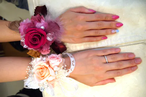 【神奈川・瀬谷・プリザーブドフラワー】手首を華やかに飾る。お花のリストレット1個