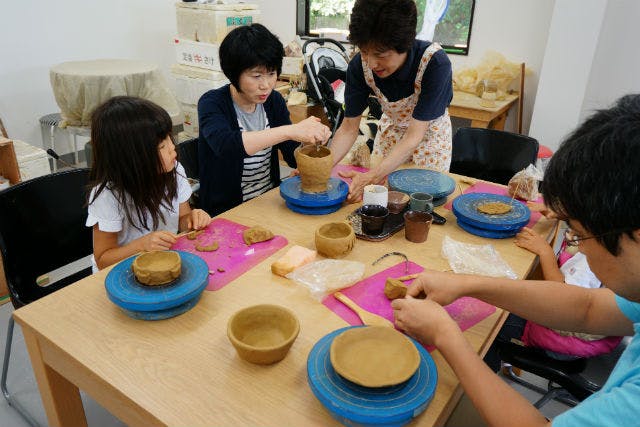 【徳島・陶芸体験】徳島の歴史ある器を、快適な工房で手作り！手びねりコース