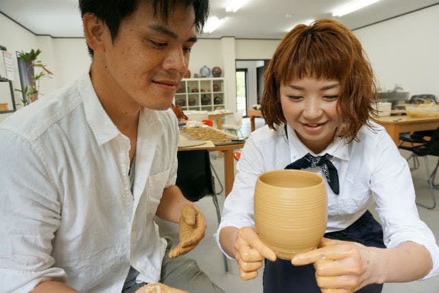【徳島・陶芸体験】徳島の伝統的な器を、快適な空間でつくろう！電動ろくろコース