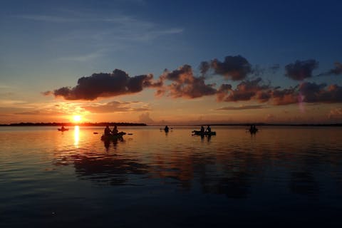 【沖縄・宮古島・カヤック】水面から見るマジックアワー♪夕闇のグラデーションが魅力的なサンセットカヤックツアー