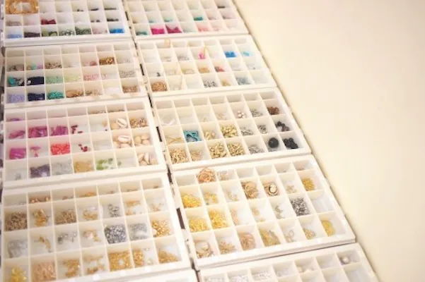 沖縄 那覇 アクセサリー作り 国際通りからたった10秒 海をイメージしたピアス作り アソビュー