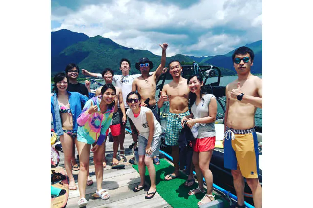 山梨 河口湖 ウェイクサーフィン 丁寧でわかりやすい 9割が立てるようになるウェイクサーフィン体験 アソビュー
