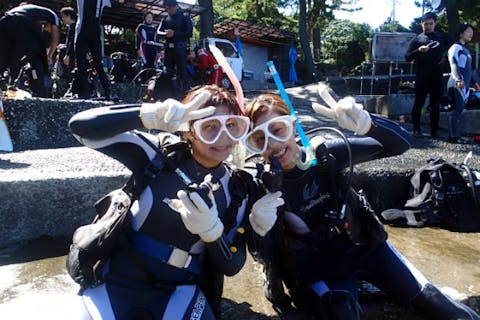 【静岡・伊東・ダイビング】初めての体験ダイビング！プールで練習してから海に潜ろう