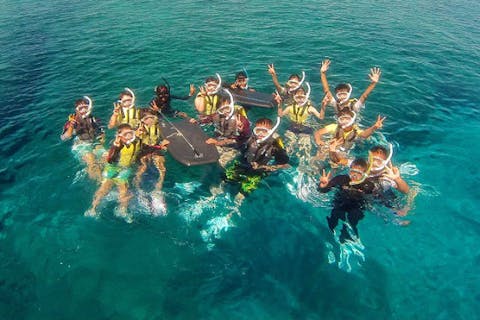 【沖縄県／本部町・美ら海水族館近く】水納島 ボートシュノーケリング+海水浴  上陸1日コース