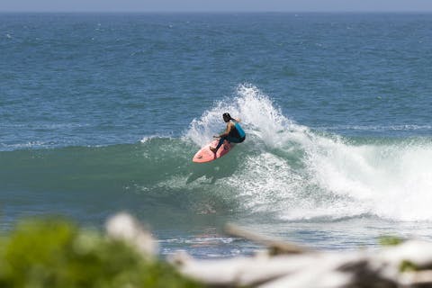 【徳島・サーフィン】憧れのプロサーファーが指導してくれる！武知実波とサーフィンしよう