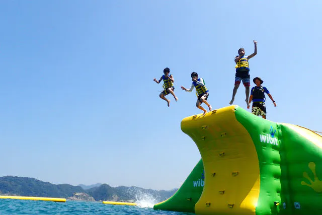 鳥取県岩美町 国内最大級の海上アスレチックが 浦富海岸に今年も登場 日刊webタウン情報おかやま