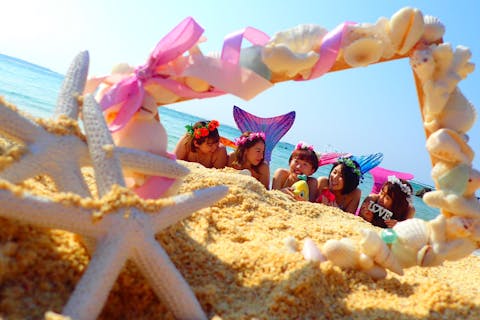 【沖縄・恩納村・変身写真】マーメイドスイム＆撮影で夢を叶える！海外で話題の「人魚姫」体験