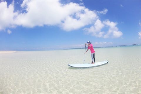 【宮古島・SUP・絶景】伊良部大橋をくぐってマボロシの楽園へ！360度の絶景をプライベート感覚で楽しもう