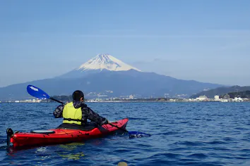 都心から日帰り可能】穏やかな湾内でうきうきツーリング！シーカヤック
