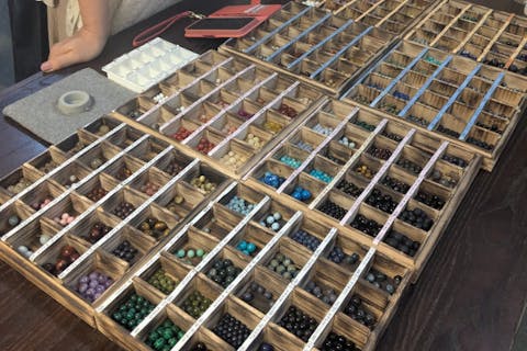 【東京・外苑前徒歩5分・パワーストーンブレスレット】選べるストーンは50～200種類！当日持ち帰りOK！今の自分に合わせて好きな石を選ぼう！