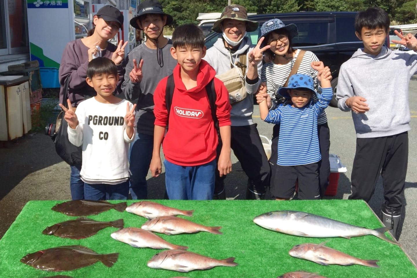 三重 釣り場 海上釣り堀で本格的 6時間釣り放題でヒラメ1枚のおみやげ付き 親子ペア1組限定 アソビュー