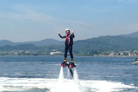 水圧で空を飛ぶ フライボード 体験予約 アソビュー