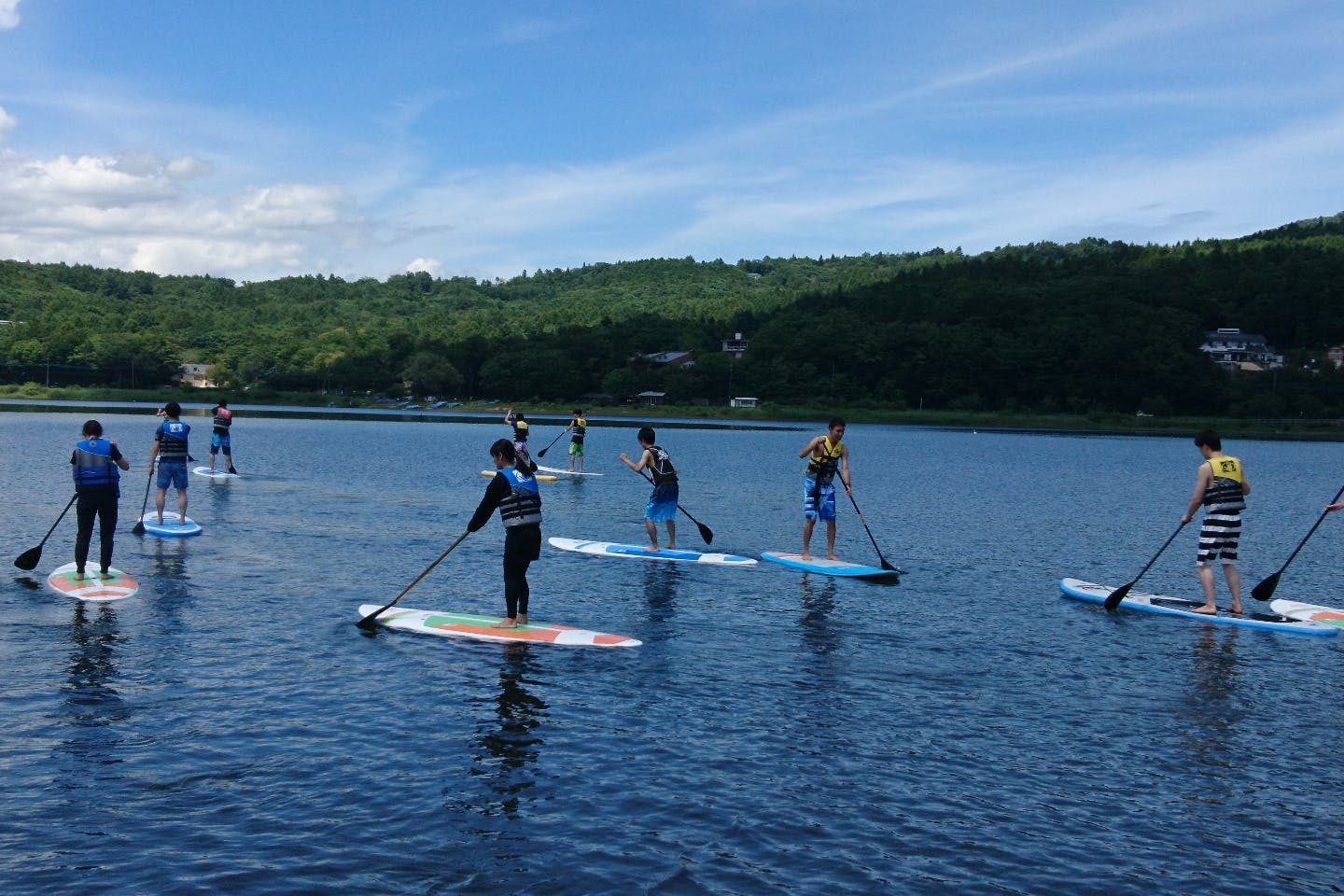 山梨 山中湖 Sup バナナボート Supでクルージング 富士山一望の好ロケーション アソビュー