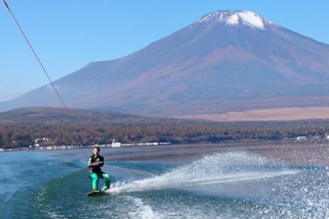 【山梨・山中湖・SUP】ウェイクボード＆SUPを楽しめる！よくばりセットプラン｜アソビュー！