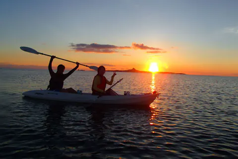 【沖縄・本部町・カヤック】備瀬のイノーに癒される！熱帯魚を眺めながら、のんびり海上散歩！サンセットツアー！