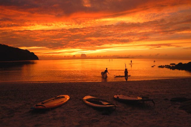 沖縄・座間味・SUP】夕景を楽しむクルージングへ！サンセットSUPツアー